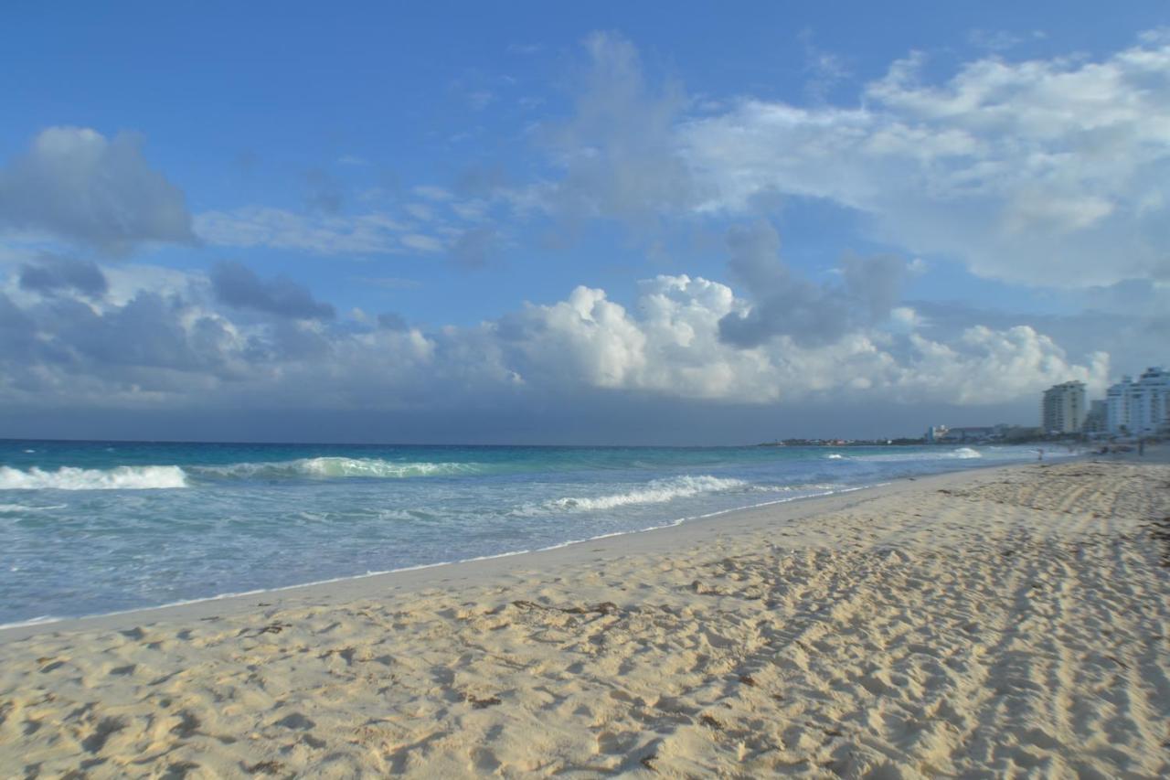 Brisas 10 Beachside Appartement Cancún